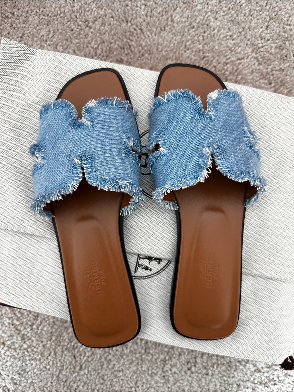 Hermes Oran sandal in Maxi fringed denim